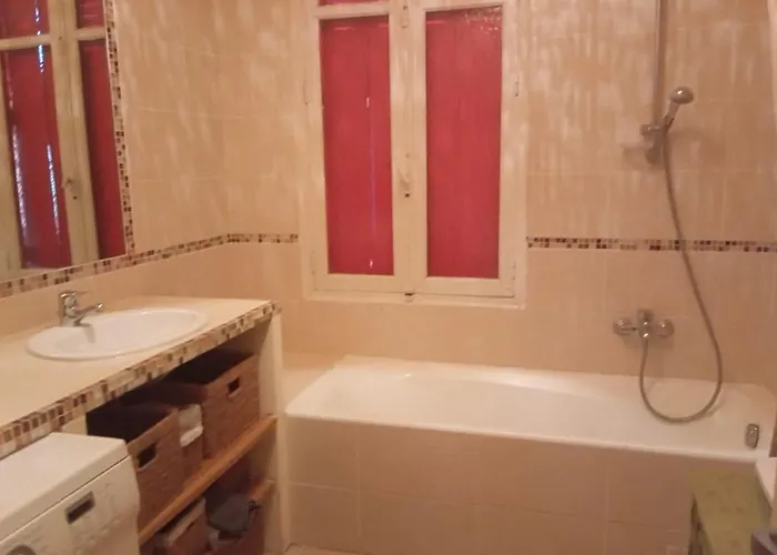 House With Garden 10 Min Walk From The Sea Vakantiehuis