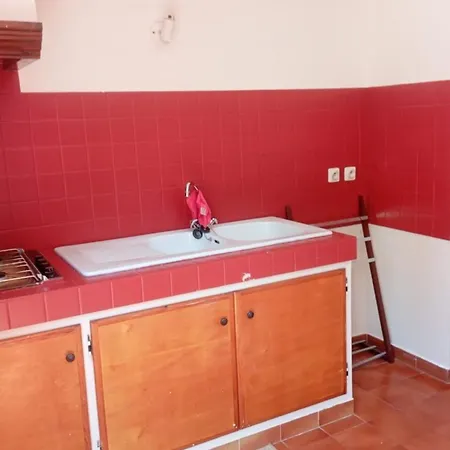 House With Garden 10 Min Walk From The Sea Дом отдыха Сен-Рафаэль