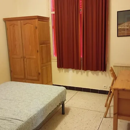 House With Garden 10 Min Walk From The Sea Дом отдыха Сен-Рафаэль