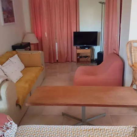 House With Garden 10 Min Walk From The Sea Дом отдыха