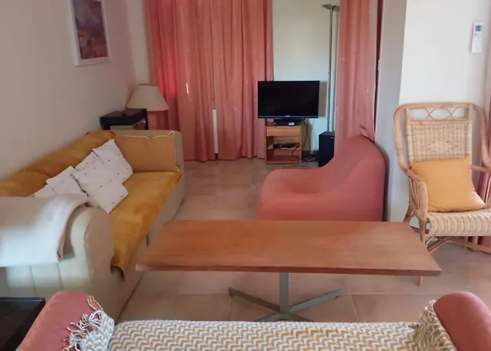 House With Garden 10 Min Walk From The Sea Ferienhaus